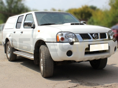 Пороги с площадкой алюминиевый лист 76 мм Технотек для Nissan NP-300 2008-2014