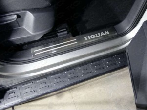 Накладки на пластиковые пороги шлифованный лист надпись Tiguan 2 шт для Volkswagen Tiguan № VWTIG17-27