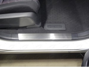 Накладки на пластиковые пороги лист шлифованный 2 шт для Honda CR-V № HONCRV17-02