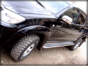 Пороги с листом d-60 для Toyota Hilux 2011-2015 TH10_2.3